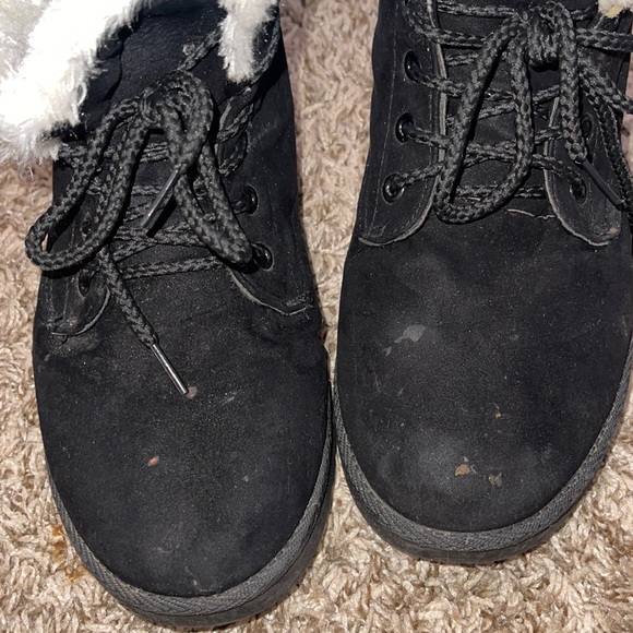 lined boots - Picture 3 of 4